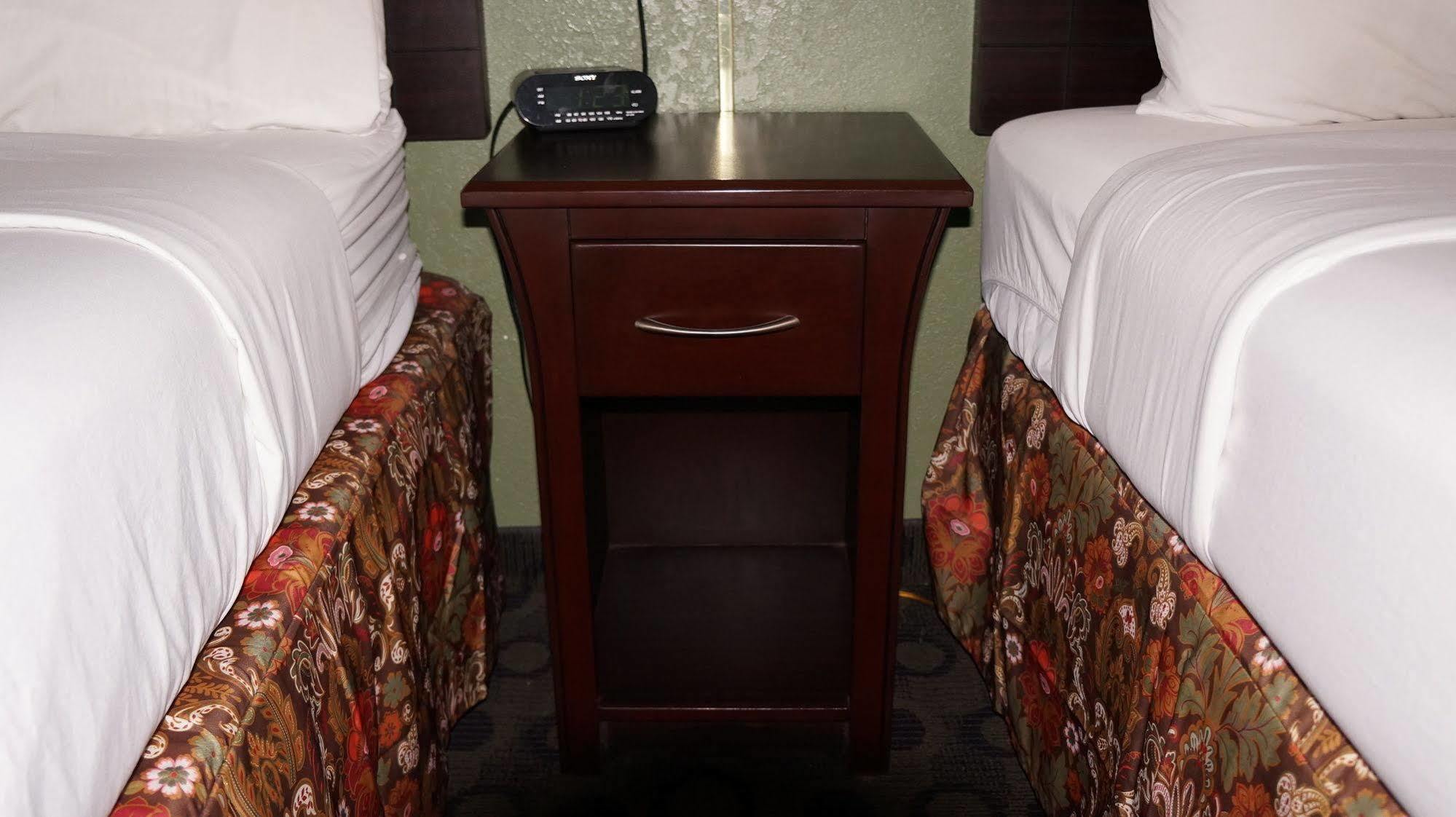 Regency Inn Pittsburg Esterno foto