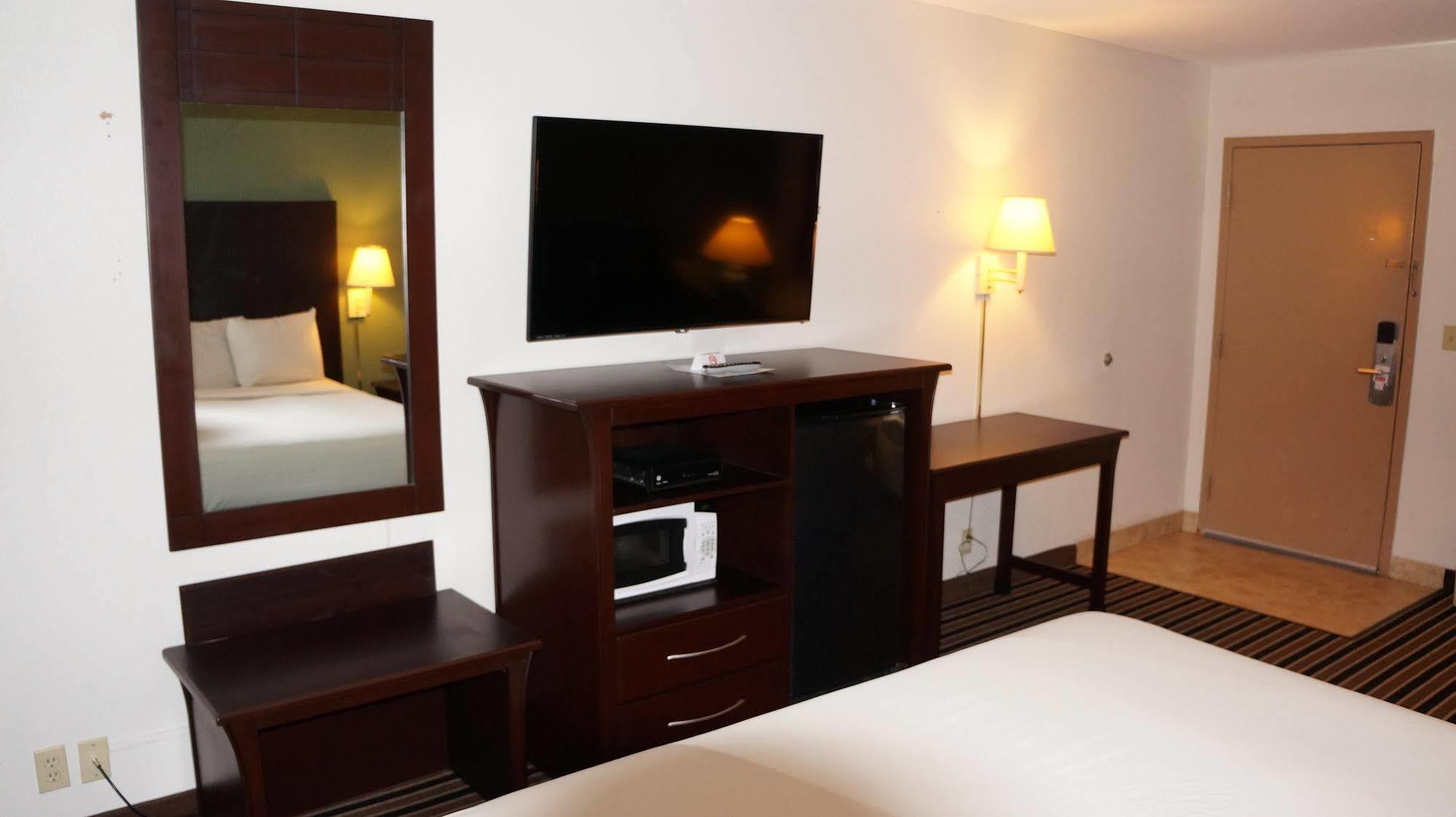 Regency Inn Pittsburg Esterno foto